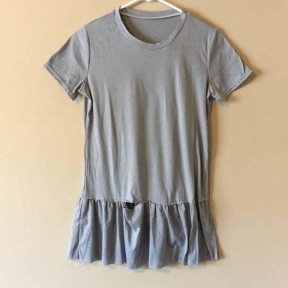Light grey, Flowy bottom Tee